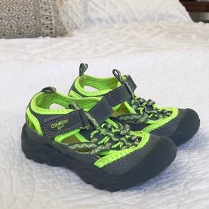 OSH KOSH Kids water shoes 🌊